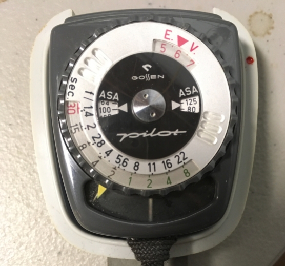 Self-powered photographic light meter